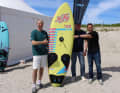 Das Team hinter dem neuen HiFly-Board: Peter Bichler und Hinrich Stürken von HiFly mit WeOne-Shaper Gerhard Scharl (von links)