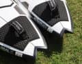 Der Hookipa Quad (rechts) ist deutlich radikaler abgestimmt, unter Anderem mit schmalem Heck und mehr Rocker