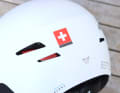 Der Helm hat eine schlagfeste Hülle