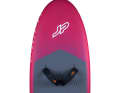 In terms of length, it lies between "normal" wingboards and the long downwind concepts