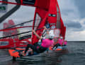 An den Start gehen Foils - auch iQFoil und Techno Windfoil- ...