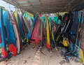 During the surfing test, the sails hang in the shade – with a slackened luff and clew