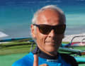 Rainer Rampf: "Das Windsurfcamp von Martin im Juni 2024 hat mir sehr gut gefallen und ich konnte große Fortschritte machen. Mit Hilfe des Mentaltrainings habe ich den Bewegungsablauf der Halse unter vereinfachten Bedingungen mit Hilfe eines Gymnastikstabs immer besser automatisieren können...