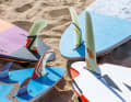 Fin placement and strap options reveal a lot about the area of use. The further out the straps are and the straighter the fins are, the more a board is designed for speed and performance.