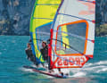 Freerace & Slalom –  Zielgruppe sind Surfer, die  sicher gleiten und weit außen liegende Schlaufenpositionen nutzen können; Kombination mit Cambersegeln; Regatta-einsatz; Doppelnutzen aus Windsurfen & Foilen | Foto Stephan Gölnitz