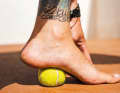 Find trigger points and loosen adhesions in the fasciae.