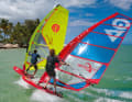 Viel handlicher als Racesegel, aber auch verdammt schnell – das sind Freeracesegel. Hier Goya Mark 2 und GA-Sails Cosmic (rechts).