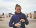 "Unseren Sport hautnah vor großem Publikum  präsentieren – das geht beim Tow-in auf  dem Pool." Sebastian Gux