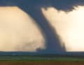 Der zerstörerische Rüssel eines gewaltigen Tornados bei Wray im US-Bundesstaat Colorado. 
