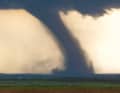 Der zerstörerische Rüssel eines gewaltigen Tornados bei Wray im US-Bundesstaat Colorado.