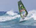 Lina Erpenstein slashes the waves of El Cabezo.