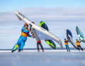 Während die Windsurfer eine Art Schlitten brauchen, reicht den Wingern ein paar Schlittschuhe