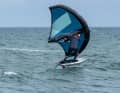 The legs play the role of shock absorbers - when crossing waves, lull slightly, bend your knees and lift the bow slightly by applying light pressure to the stern...
