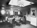 Im Salon der „Meteor IV“ hing ein großes Ölgemälde der Großmutter Kaiser Wilhelms, der britischen Königin Victoria. Der Kaiser war auch Mitglied der Royal Yacht Squadron.