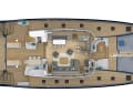 Espace : les ponts latéraux se fondent avec le cockpit, la plate-forme et le pont avant pour former une immense terrasse ensoleillée.