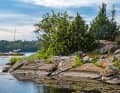 Zwischen Karlshamn und Karlskrona erstreckt sich mit den Blekinge-Schären ein Naturparadies, das von wenigen Seglern angelaufen wird