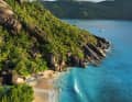 Il sogno del paradiso si avvera su spiagge come questa: la foto mostra Baie Ternay sull'isola di Mahé