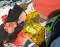 Search for signs of life: Even experienced rescuers cannot immediately find a pulse. Laypersons should only check the reaction to response and pain
