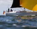 La version sport Hanse 360 ST est reconnaissable à ses fenêtres de coque revêtues d'un film et à ses ferrures noires.
