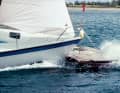 Les yachts de croisière sont étonnamment robustes. En 1985, la rédaction de YACHT a soumis un Dehler 34 à un crash-test retentissant. Le bateau a été conduit à pleine vapeur sur du bois flottant, des conteneurs et, pour finir, sur une jetée en pierre. Conclusion : le bateau n'a pratiquement pas souffert.