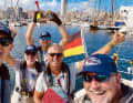 Crew-Selfie vor dem Aufbruch ins Abenteuer: Höttges (l.) und Krumm (2. v. r.) mit ihren Mitseglern an Bord der „Ambra“ kurz vorm Start der Atlantic Rally for Cruisers im vergangenen November