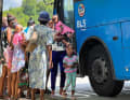 Per l'escursione a terra in autobus, mescolatevi semplicemente con la gente del posto.