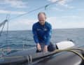 Skipper Kevin Escoffier beim Vorbereiten des Maststummels