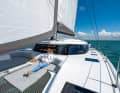 Für eine genussreiche Fahrt. Die Polster für das Front-Cockpit sind als Option erhältlich. Die Treppe für den Zugang zum Kajütdach ist perfekt, es fehlen dort aber Handgriffe