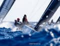 The challenging wave was an important factor for the sailors throughout the championship. Here the Italian "5Billy5" hides behind a wave crest ...