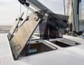 Une ventilation parfaite. Quatre écoutilles sur le toit de la cabine s'ouvrent dans toutes les directions