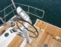 Les sièges de barreur rabattables sont un plus, tout comme les winches d'écoute arrière.