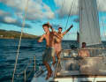 They use the sailing boat as a means of transport. Here the friends are travelling in the Caribbean (from left to right: Thomas Schwarz, Tim Hund, Michael Bischof).