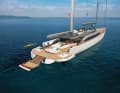 Outdoor paradise: On board the "Kaze", life takes place mainly outside. The beach club comes with a pool, folding terraces and bathing platform