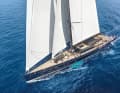 Flexible sail plan: Doyle supplied laminate with structured luff. The centred mast position and the gull shape of the spreaders allow for large headsails. The changing wardrobe is stored in the tender bay, where a seven-metre-long rib is normally parked