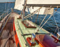 The red-brown mahogany and the Marstal green colour harmonise perfectly, a feast for the eyes
