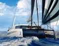 The rig, stem and hull structure are made of carbon fibre. This ensures low weight and high strength. The railing is significantly higher than usual, just one of numerous safety features