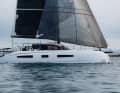 Un grande genoa o un code zero sono il complemento ideale per i catamarani con un piccolo fiocco autovirante.