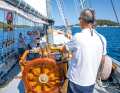 De plus, un moteur et un système de navigation électronique ont fait leur apparition à bord.