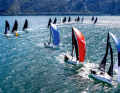 Une zone de rêve avec vent garanti. La flotte des Melges 24 est régulièrement invitée au lac de Garde en Italie, souvent avec une participation internationale.