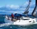 Focus on cruising. The high freeboard, double steering wheels and plenty of space in the cockpit are proof of this