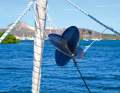 Visible signals: If the iron is in the ground, the black anchor ball must be clearly visible on the forecastle. An authorised rotating light must be shown at night. The anchor ball is attached at four points so that it does not turn like a windmill and damage the lines