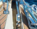 No shear forces: The Powerball swivel from the manufacturer Wasi has a very solid fork and a ball head that can be rotated in all directions. It can therefore also absorb transverse loads and can be attached directly to the anchor shaft. The model is also type-tested by GL. A ten-millimetre version costs around 280 euros. Similar versions are also available from Ultra Marine