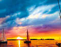 Pittoresque : calme plat au coucher du soleil