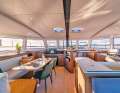 Le Nautitech 48 Open reprend les gènes maintes fois récompensés de son petit frère, mais offre encore plus d'espace pour voyager confortablement en haute mer.