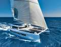 Windelo 50 : ce catamaran sportif et très innovant vient du sud de la France et montre un fort accent sur une construction écologique et une exploitation durable en route. Longueur 15,25 m ; largeur 7,92 m ; poids 11,2 t ; à partir de 1.243.550 euros. Test YACHT : pas de test