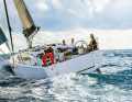 Sun Odyssey 380 : le bateau volumétrique de Jeanneau est équipé d'un cockpit walkaround et d'un double safran, en option d'une quille pivotante ou d'une grand-voile Fathead. Deux salles d'eau sont possibles. Longueur de la coque 10,77 m ; largeur 3,76 m ; poids 6,9 t ; à partir de 232.000 euros. Test YACHT : numéro 2/2022