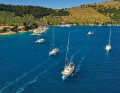Comparatively well frequented even in the low season: Luka Žut in the north of the island. The jetties of the ACI marina at the back along the shore