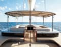 Sun protection: A bimini can be installed with little effort and provides shade in the sheltered cockpit. The structure is removed for use in regattas.