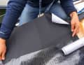 Längliche Nummerntuchstreifen im Achterliek der überlappenden Genua schützen auf Amwindkursen und beim Wenden vor Scheuerspuren. Auch hier im gesetzten Segel Markierungen aufbringen und anhand dieser die Patches im Vorsegel platzieren