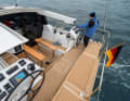Les colonnes de commande sont de véritables centres de commande, avec des winches électriques et des emmagasineurs, le bateau peut être commandé par simple pression sur un bouton. Lors d'un virement de bord, la distance entre le vent et le vent est de 4,5 mètres.